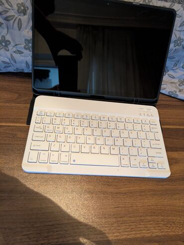 ������������ ������������������: Redmi Pad SE təzədir demək olar istifade olunmayıb əlavə kabura