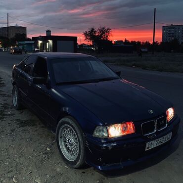 бмв 34 автомобиль: BMW 3 Series E36 седан, темно-синий. - Кузов: 4 двери, аэродинамичный