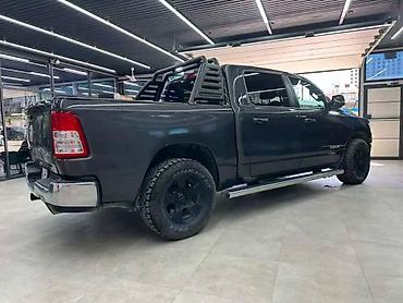 Грузовики: RAM 1500 Crew Cab — брутальный полноразмерный пикап с акцентом на мощь — 4