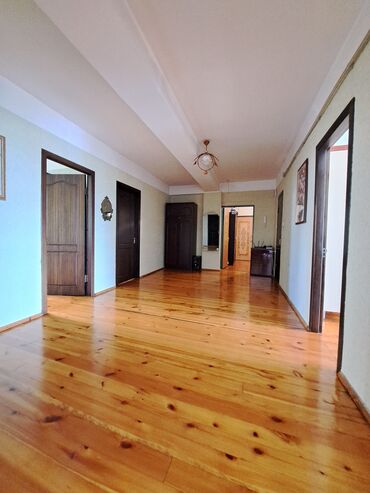 Yeni tikili: 8-ci kilometr, 4 otaqlı, Yeni tikili, m. Xalqlar Dostluğu, 131 kv. m — 2