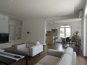 Kuće na prodaju: 380 kv. m, 8 soba — 4