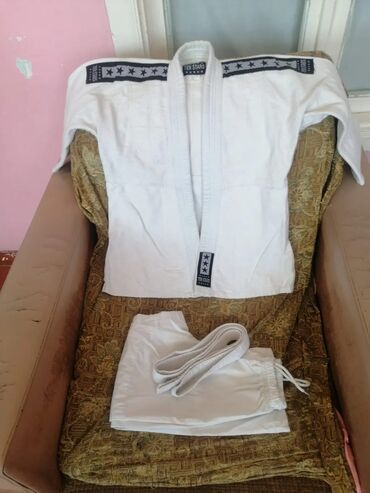 İdman formaları: Məhsul: Judo/ciyudo üçün komplekt formalar Təsvir: - Brend: Adidas — 9