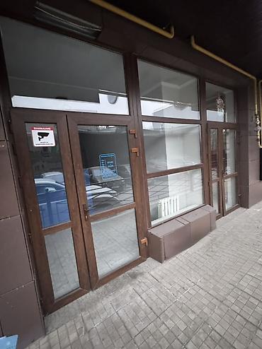 Аренда помещений свободного назначения: Сдаётся в долгосрочную аренду коммерческое помещение, в жилом — 7