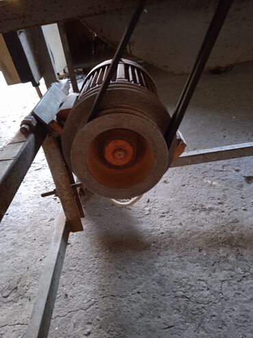 Testere: Stona kružna testera sa metalnim postoljem i radnom površinom. Pogodna — 6