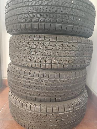 Зима 225/65 R17 в отличном состоянии почти новое / адрес 4 мкр