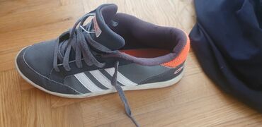 muska tasnica: Adidas muske patike br 38,5