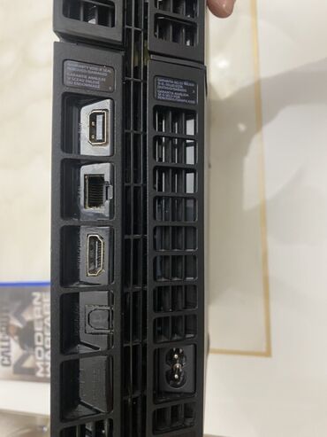 PS4 (Sony Playstation 4): PlayStation 4 (PS4) oyun konsolu dəsti Dəstə daxildir: - PS4 konsolu -da lalafo.az — 11 PS4 (Sony Playstation 4): PlayStation 4 (PS4) oyun konsolu dəsti Dəstə daxildir: - PS4 konsolu — 11