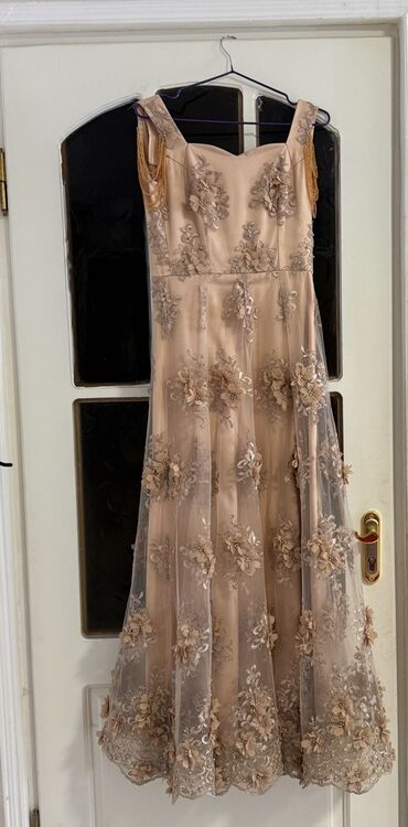 механические часы в баку: S razmer Parçası əl işidi 400azna tikilib şəhərdə tanınmış atalyede 1