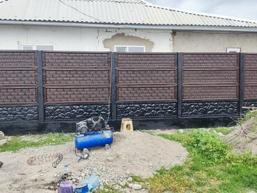 прихожки б у: Секция декоративного бетонного забора, выполненная в различных стилях