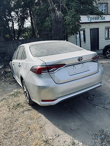 byd e1: Toyota Corolla: 2021 г., 1.8 л, Вариатор, Гибрид, Седан — 4