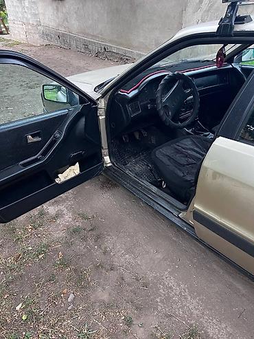 салон машины: Audi 80: 1989 г., 1.8 л, Механика, Бензин, Седан — 3