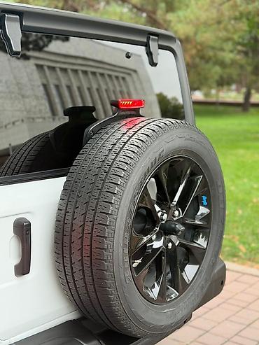 машиа: Jeep Wrangler: 2022 г., 2 л, Автомат, Гибрид, Внедорожник — 7