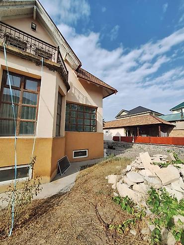 Продажа коттеджей и домов: Продается просторный дом с участком 16 соток ж/м Ынтымак (ул — 2