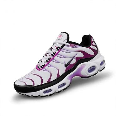 hermes papuce: Nike Air Max Plus (TN) patike – bela osnova sa ljubičasto‑roze — 1