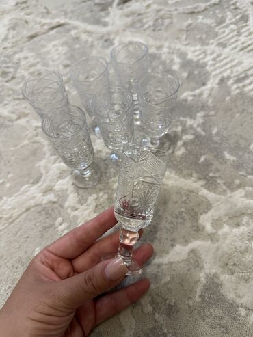 стаканы со льдом: Продаю хрустальные рюмки 6 шт. в идеальном состоянии