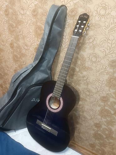 Классические гитары: Klassik gitara – De Silva brendi Xüsusiyyətlər: - Korpus: tam ölçülü — 3