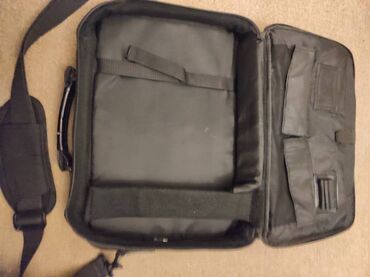 Futrole i torbe za laptopove: Prodajem prakticnu platnenu torbu za laptop velicine 15” proizvodjaca — 9