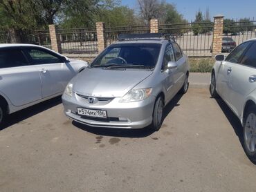 машина на обмен с доплатой: Автомобиль Honda City в кузове седан, выполненный в серебристом цвете