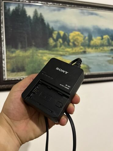 Enerji qurğuları: Sony BC-QZ1 model akkumulyator şarj cihazı, kameralar və digər