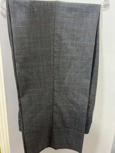 Kostyumlar: Dəst birlikdə Pencək Bershka Şalvar Zara. Dəst olaraq satılır 15 AZN — 4