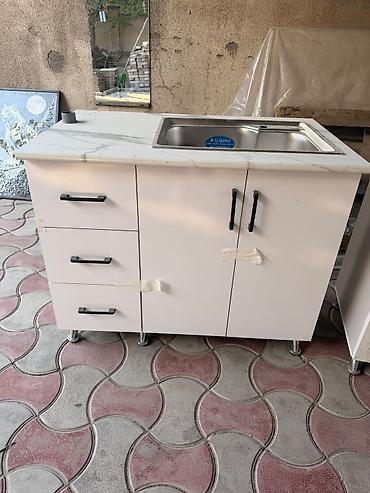 стол для грязной посуды: Продаю кухню, в наличии 4 штуки, с раковиной, но без смесителей — 2