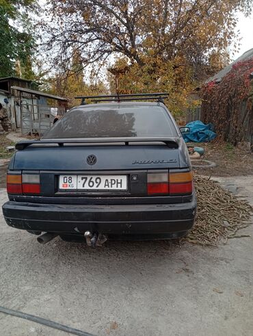 наклейка на капот: Volkswagen Passat: 1988 г., Седан