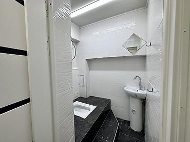 Продажа магазинов: Продажа магазинов В жилом доме, 111 м², Свежий ремонт, Отдельный вход, Цокольный этаж этаж — 11