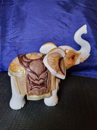 Figure: Figura, bоја - Šareno, Novo — 1