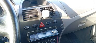 Digər avtomobillər: Avtomobil: sedan kuzovlu, gümüşü rəng. Xarici xüsusiyyətlər: - Kompakt — 11