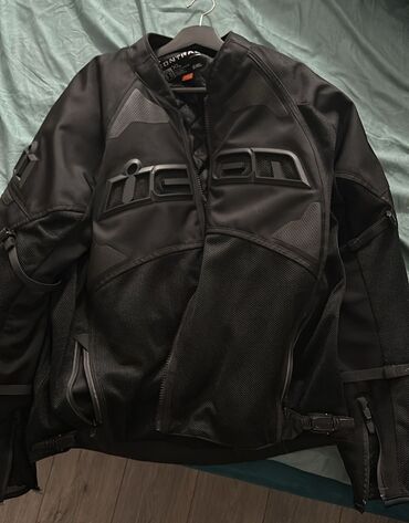 продаю бу вещи: Куртка Icon размер XL Зимний подклад снимается Одевал 1-2 раза