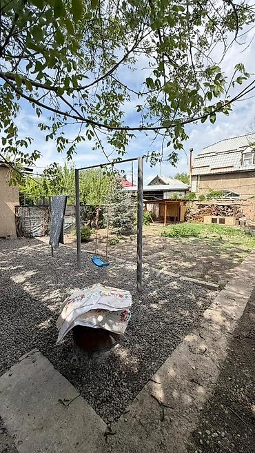 Продажа полдома: Срочно продаётся полдома 🏠 📍Пишпек 📐3 комнаты 90м2 Участок 3.5 по — 5