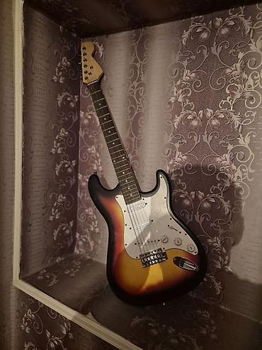Электрогитары: Elektrik gitara – Strat tipli korpus, sunburst (3-tone) boyama çox az — 2