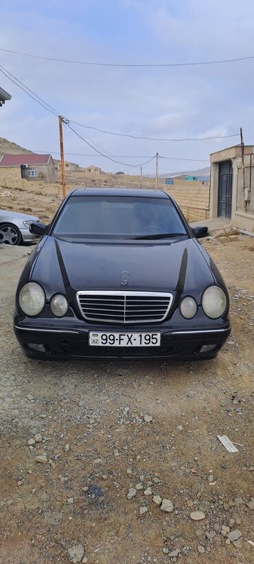 Mercedes-Benz: Mercedes-Benz E-Class (W210), qara rəng, sedan kuzov. Xarici — 2
