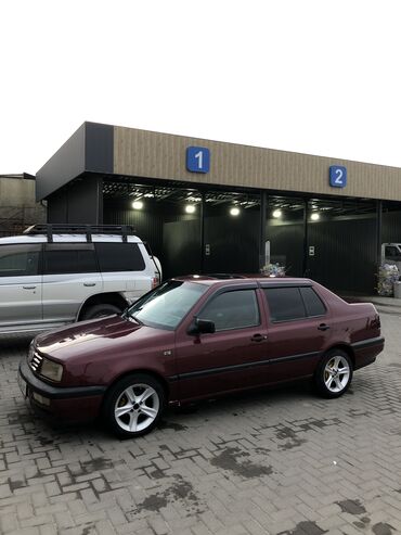 Volkswagen: Volkswagen Vento: 1994 г., 1.8 л, Механика, Бензин, Седан