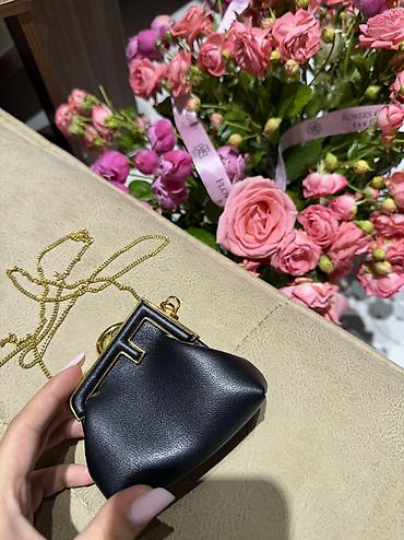 Digər: Yaşıl mini çanta💚 Charles&Keith markasına aiddir içində kartlığıda — 5