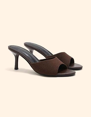 obuća šafran sandale: ✨ Dostupne u broju 40
✨ Unutrasnje gaziste 26 cm

1200 rsd 💥 — 1