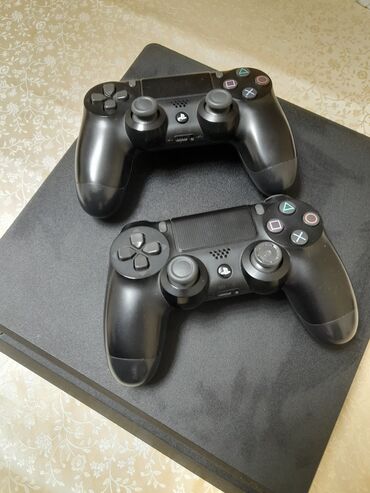 ps 3 oyun diski: Playstation 4 
500 gb 
2 gamepad 


 Real alıcıya endirim olunacaq