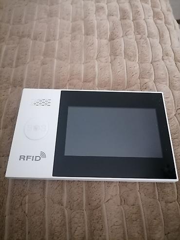 Uređaji protiv krađe: RFID GSM/Alarm kontrolna tabla sa ekranom i SOS tasterom Opis: - — 2