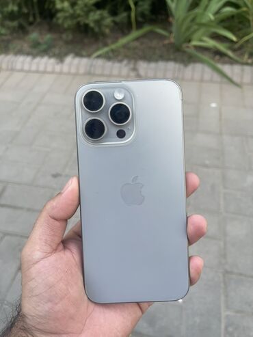 продаю айфон 15 про макс: IPhone 15 Pro Max, Б/у, 256 ГБ, Natural Titanium, Чехол, 93 %