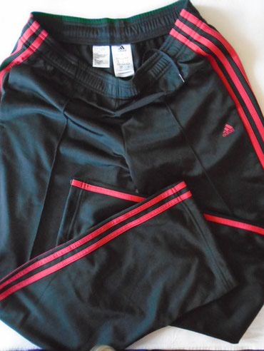 trenerke: Nova Adidas trenerka, postavljena iznutra mekanom tkaninom, veličina