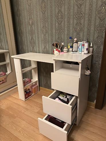 kamot qablari: Ağ rəngdə kosmetik makyaj masası/çalışma,iş stolü - Kompakt L formalı — 2