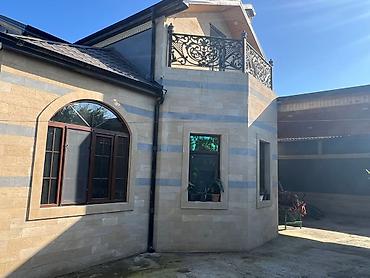 upd qesebesinde evler: Satış üçün həyət evi Ünvan Zabrat1 - Memarlıq: İki mərtəbəli, fasadı — 1