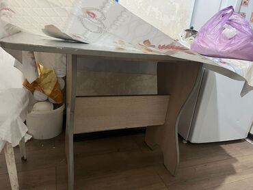 стол и стулья для кухни: Комплект стол и стулья Кухонный, Б/у