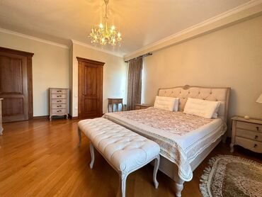 орозбекова московская: 3 комнаты, Риэлтор, Без подселения, С мебелью полностью
