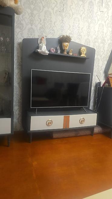 Qonaq otağı dəstləri: Qonaq otağı mebel dəsti Tərkibi: - Şkaf-vitrin: 3 şüşə rəfli, şüşə — 2