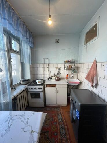 срочно сдаётся квартира маладая гвардия: 2 комнаты, 50 м², Индивидуалка, 4 этаж, Старый ремонт