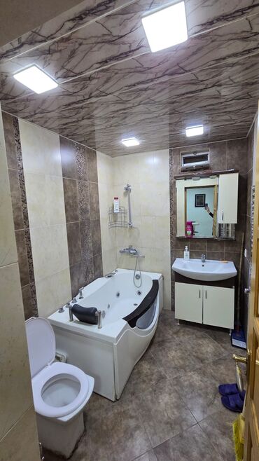 Günlük kirayə mənzillər: 3 otaqlı, Səbail r. r-nu — 6