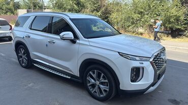 авто машины: Полноразмерный внедорожник Hyundai Palisade белого цвета, оснащенный