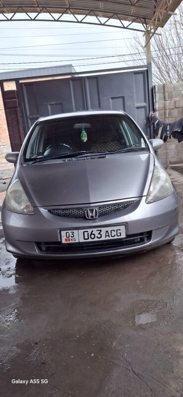 Honda: Honda Fit: 2005 г., 1.3 л, Вариатор, Бензин, Седан