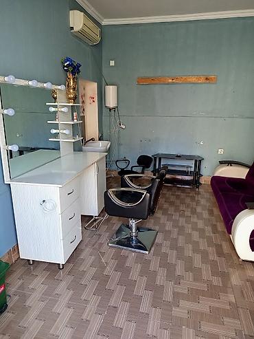 Tam təchizatlı bərbər/gözəllik salonu sahəsi - Ön qapıda “Barber